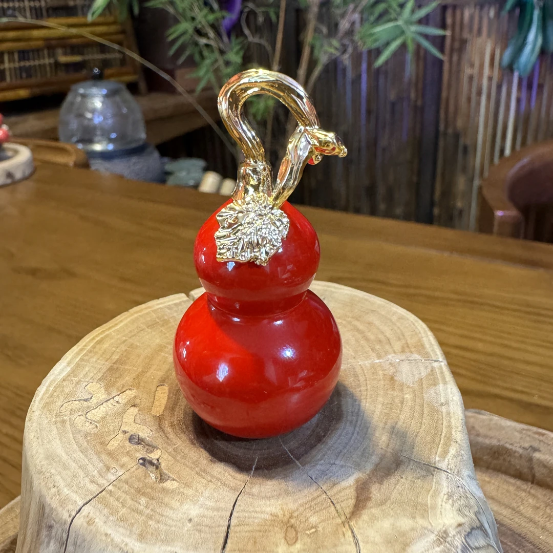 正红色珐琅彩小葫芦！