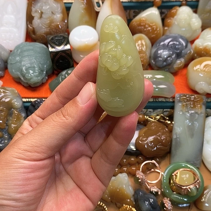 和田玉未镶嵌挂件空**眸