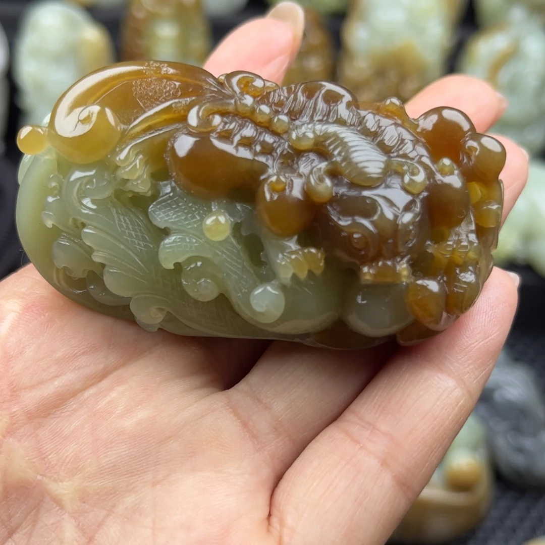 和田玉未镶嵌把件