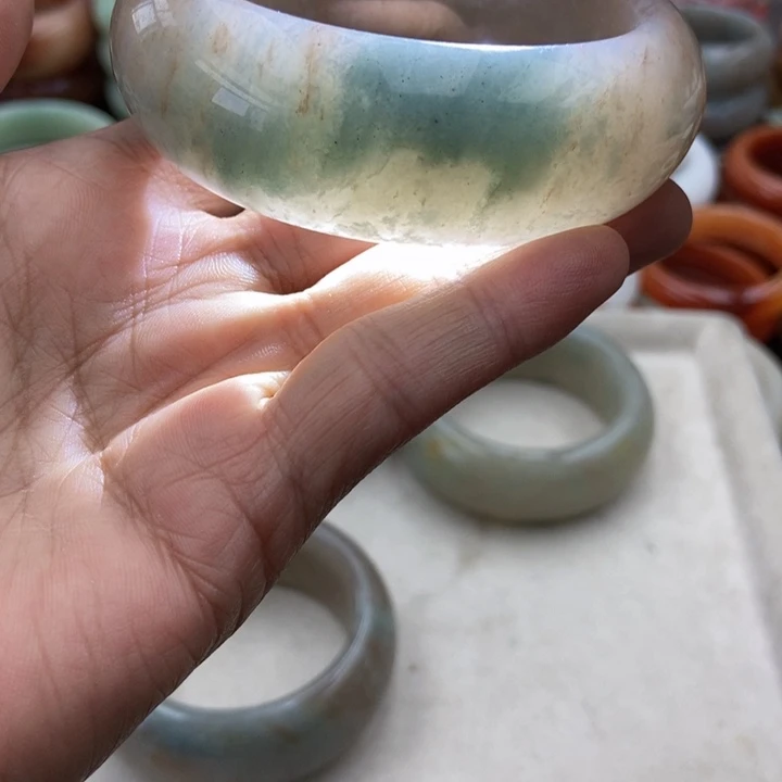 未镶嵌手镯石英岩玉