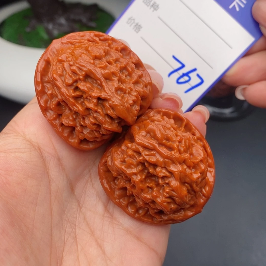 文玩核桃把件40红狮子767