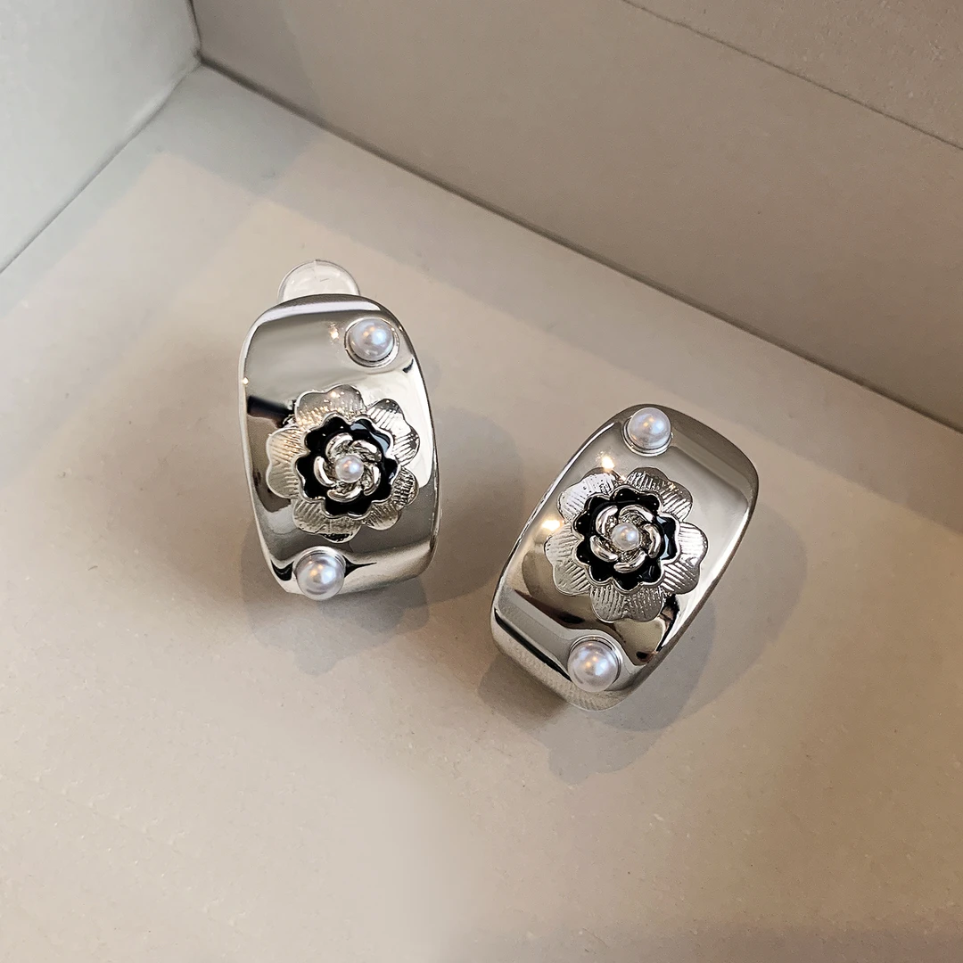 铜合金耳饰 欧美山茶花朵珐琅珍珠耳环女小众高级感耳钉复古耳饰