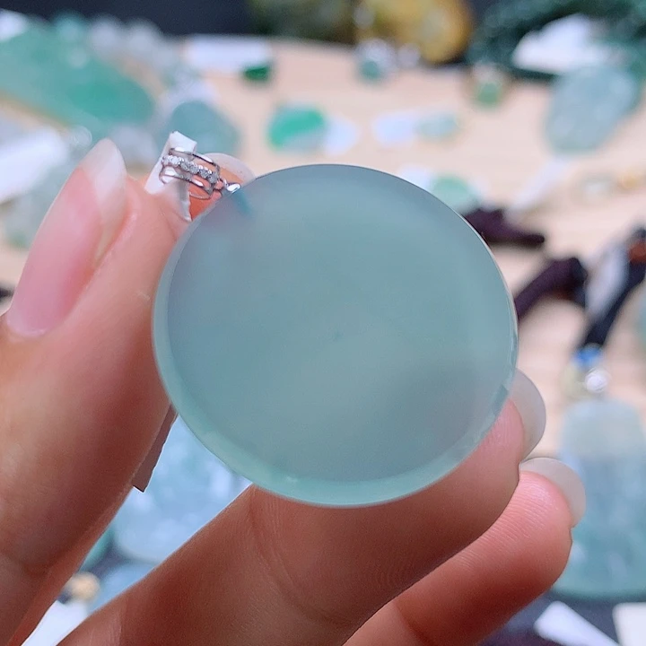 【闪购商品】翡翠颈饰18K金镶嵌翡翠吊坠