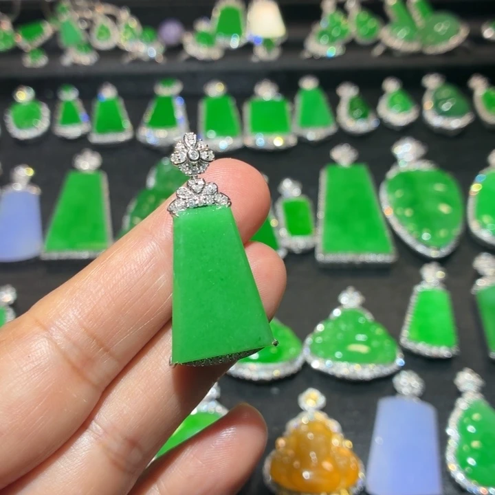 翡翠18K金镶嵌吊坠(不含链)