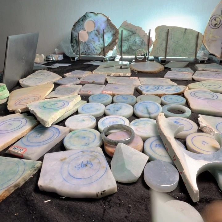 徐***武定制翡翠未镶嵌天然缅甸翡翠A货