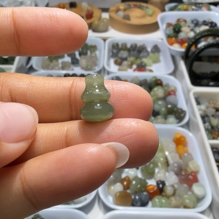 和田玉未镶嵌珠宝奇石