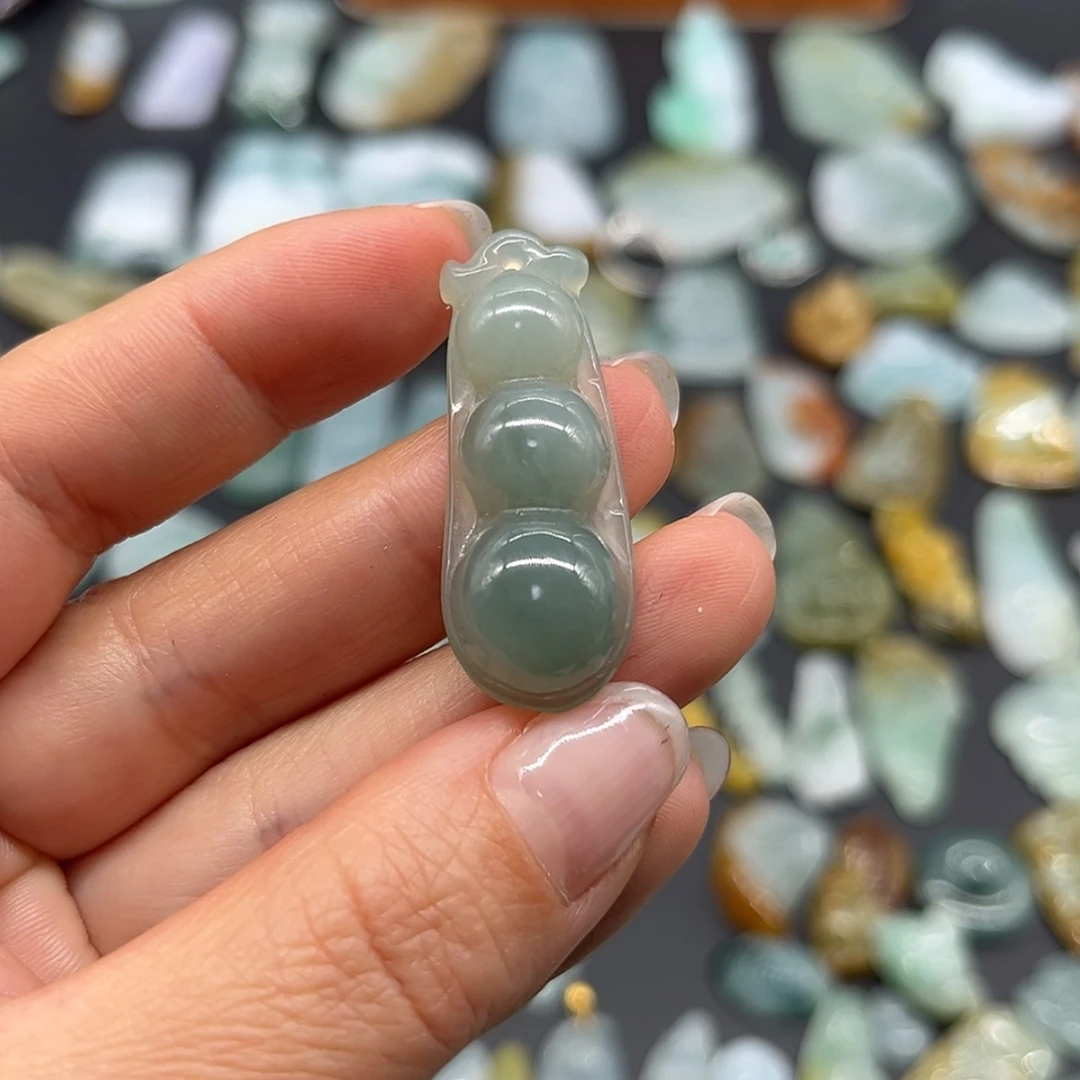 【闪购商品】翡翠颈饰未镶嵌福豆