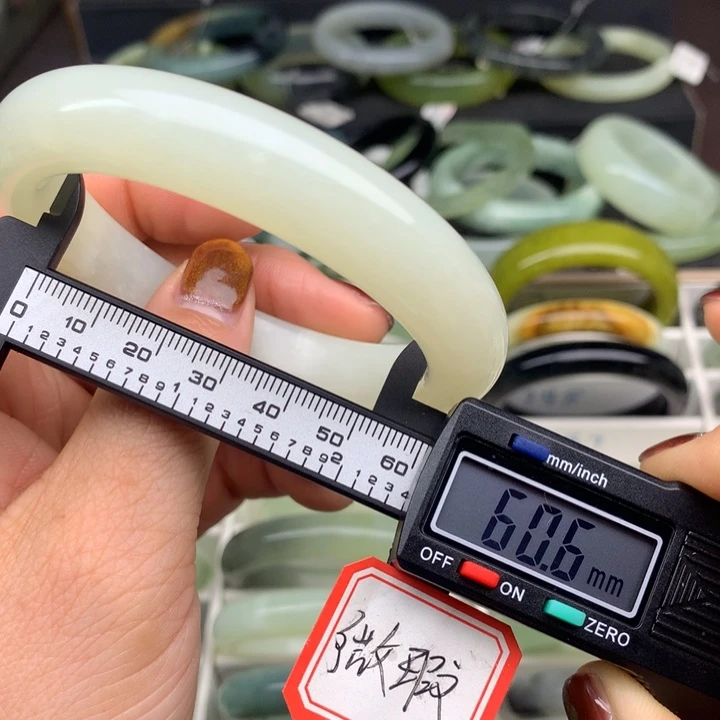 蛇纹石玉未镶嵌手镯747