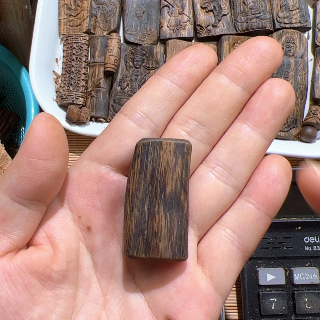 沉香沉香碎屑乌身素牌6.8克