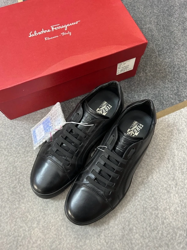 99新 FERRAGAMO/菲拉格慕 黑色休闲鞋四一码