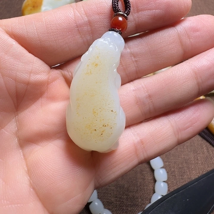 天***真和田玉未镶嵌颈饰