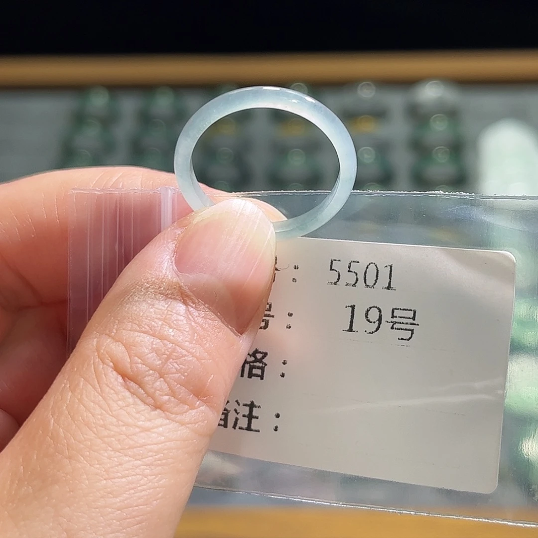 翡翠未镶嵌戒指5501。