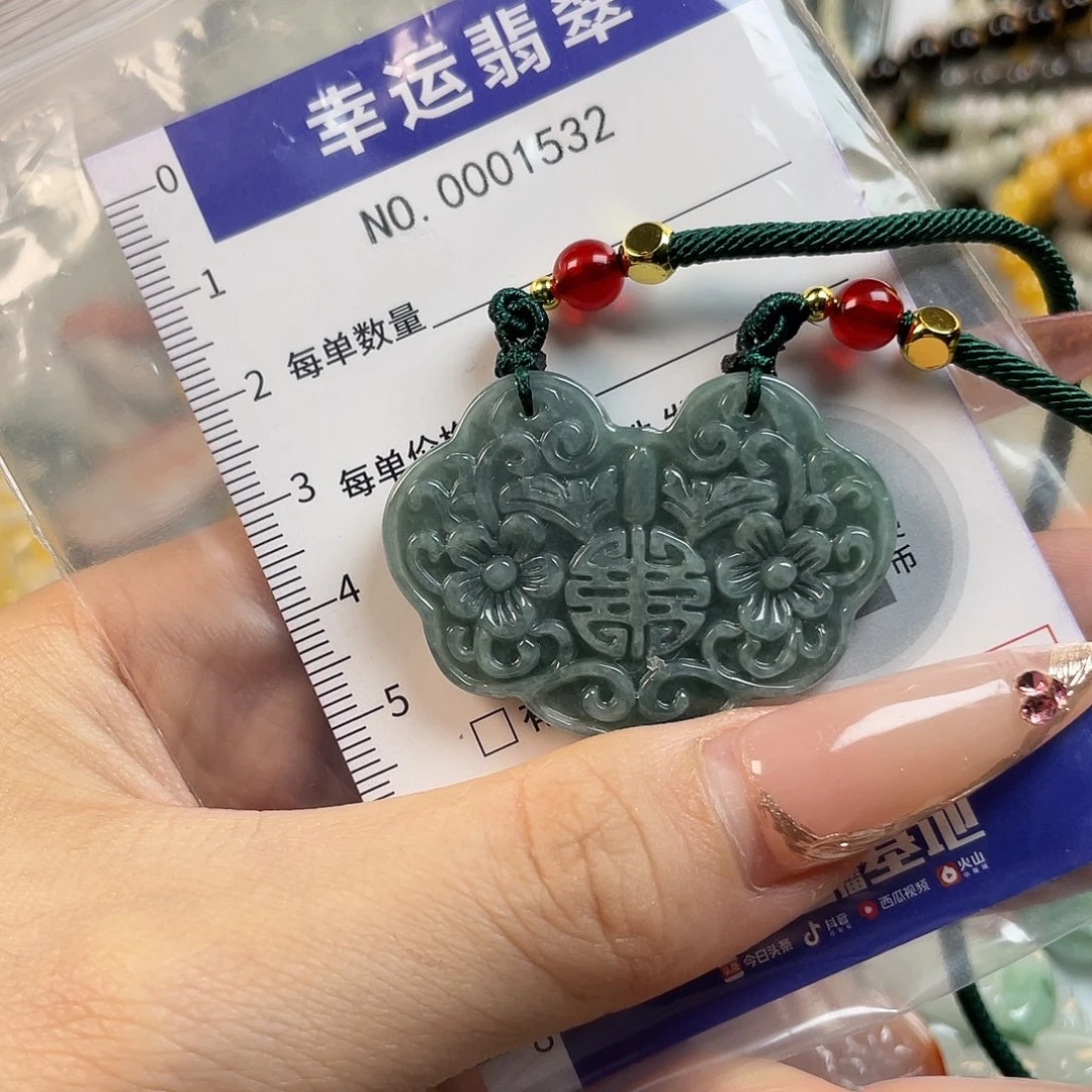 翡翠未镶嵌颈饰hgg