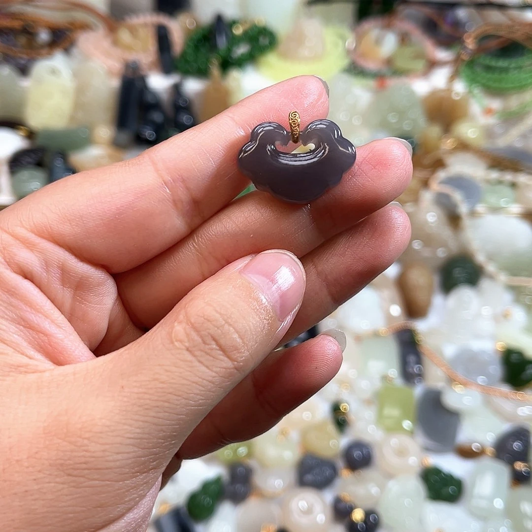 和田玉18K金镶嵌吊坠(不含链)多*妈