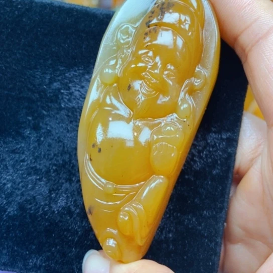 石英质玉（黄龙玉）未镶嵌颈饰