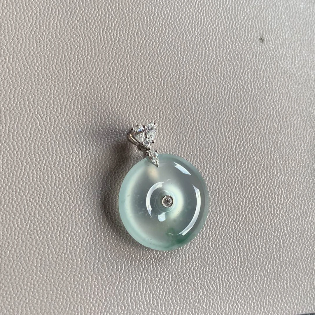 翡翠颈饰18K金镶嵌天然翡翠