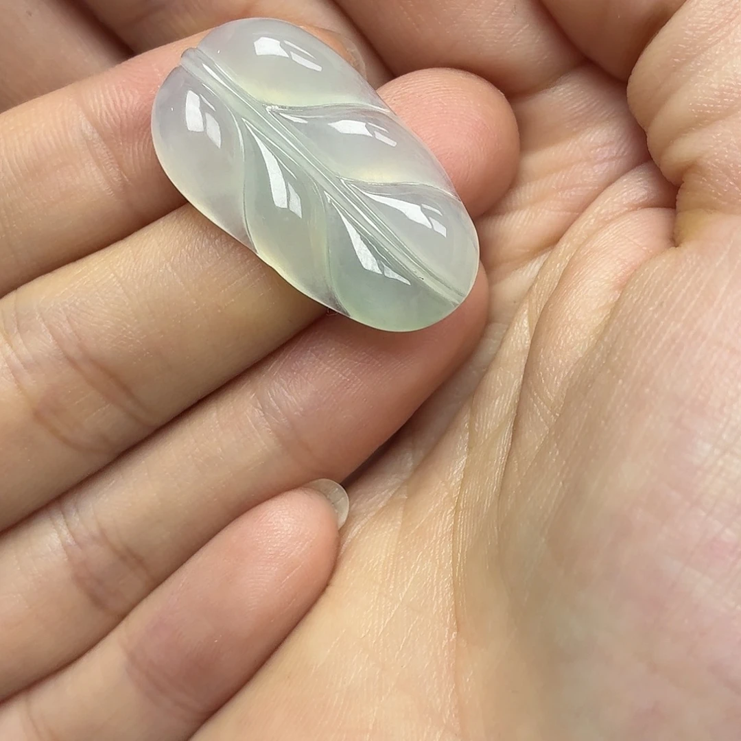 翡翠未镶嵌颈饰大叶子