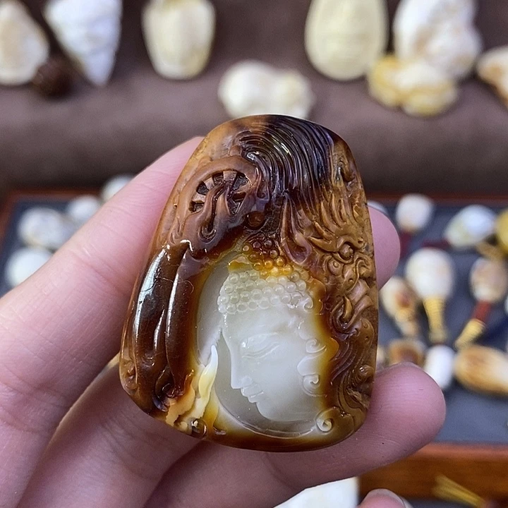 琥珀裸石未镶嵌一念之间