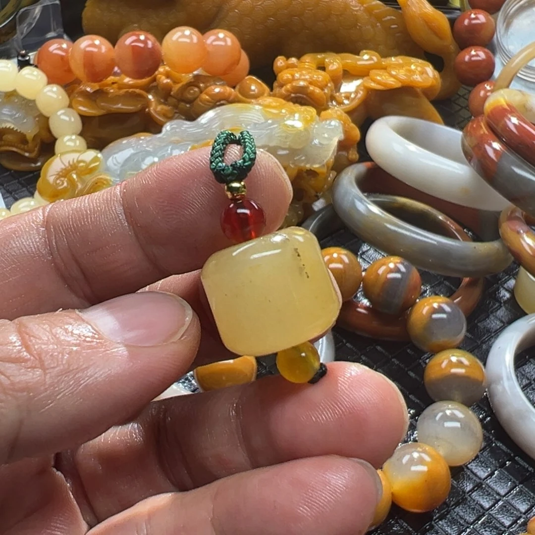 石英质玉未镶嵌颈饰