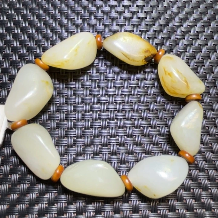 和田玉未镶嵌把件