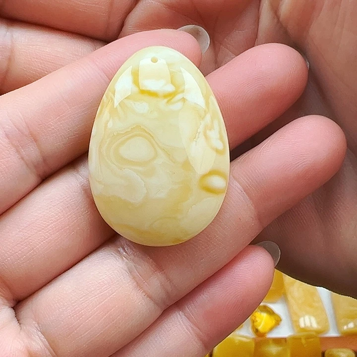裸石琥珀未镶嵌白花蜡小水滴