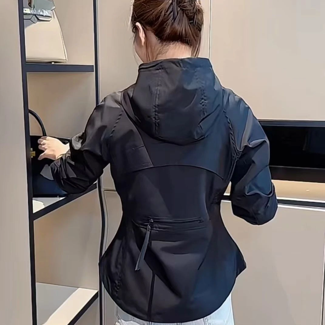 冲锋衣外套女2025秋季新款时尚显瘦连帽短款休闲百搭上衣