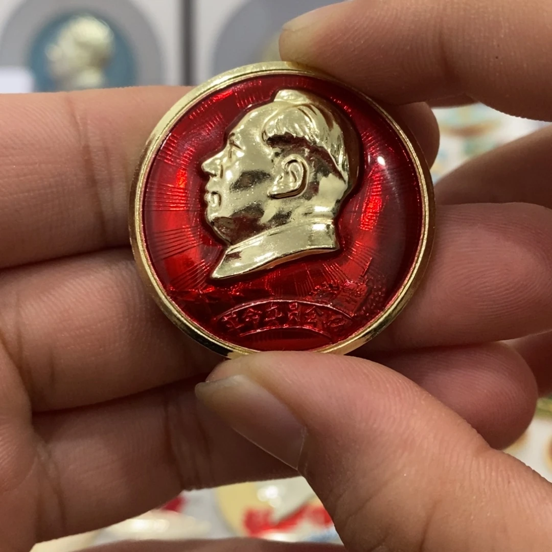 其他普通金属红色纪念章金边文像