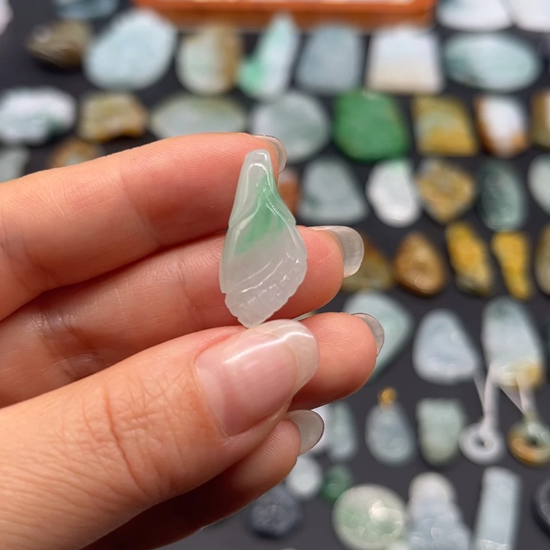 【闪购商品】翡翠颈饰未镶嵌玉兰花