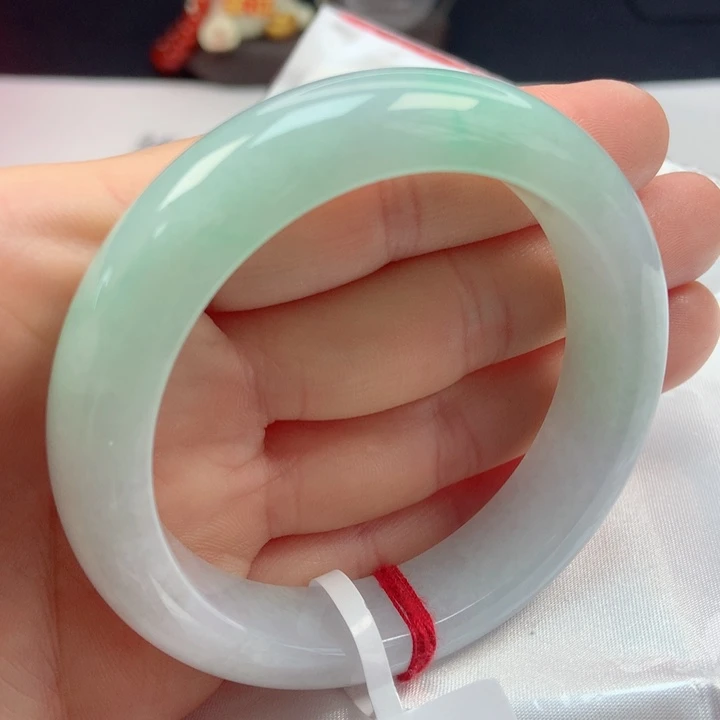 翡翠手镯未镶嵌54圈