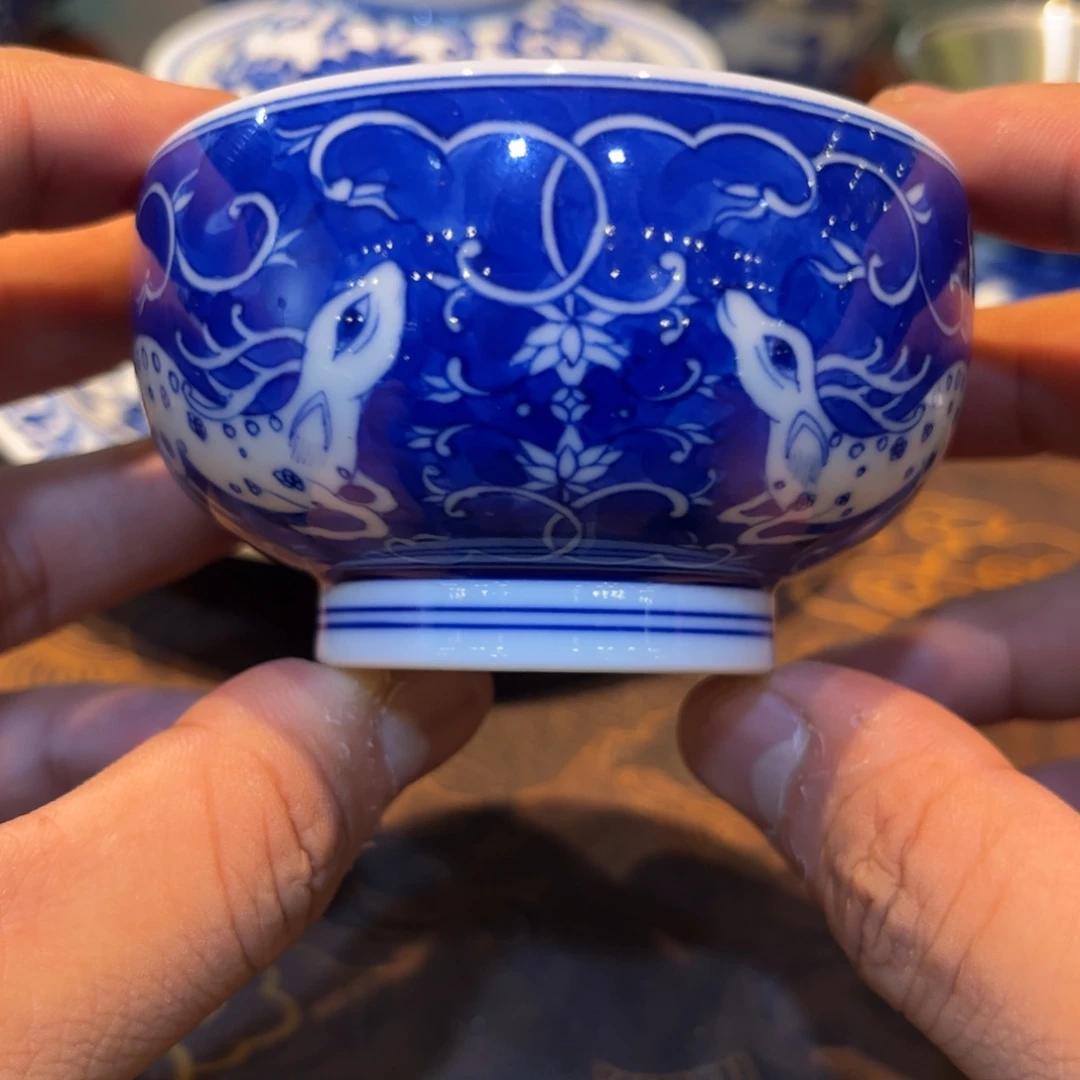 青花蓝底鹿纹主人杯