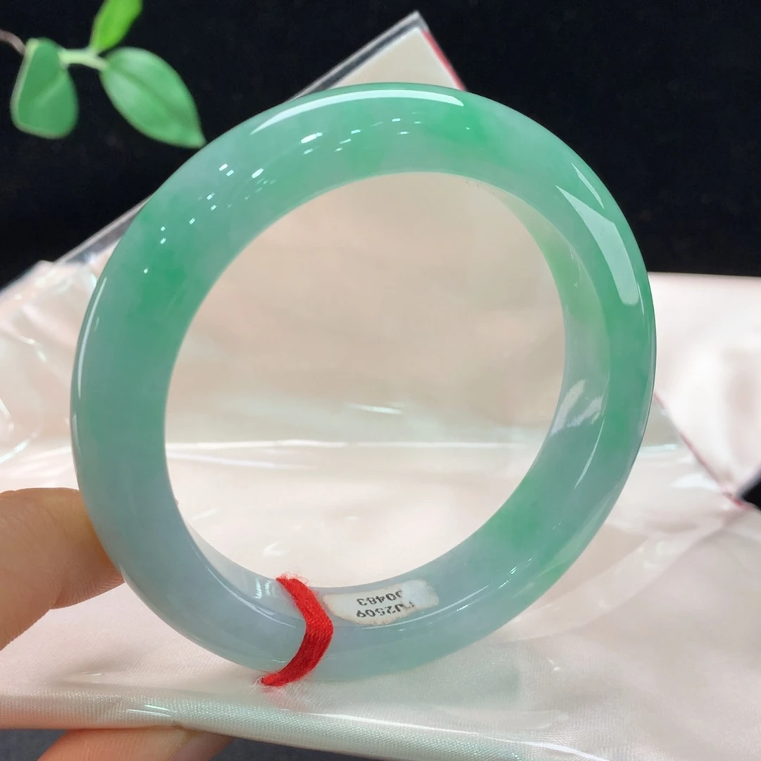 翡翠未镶嵌手镯0483