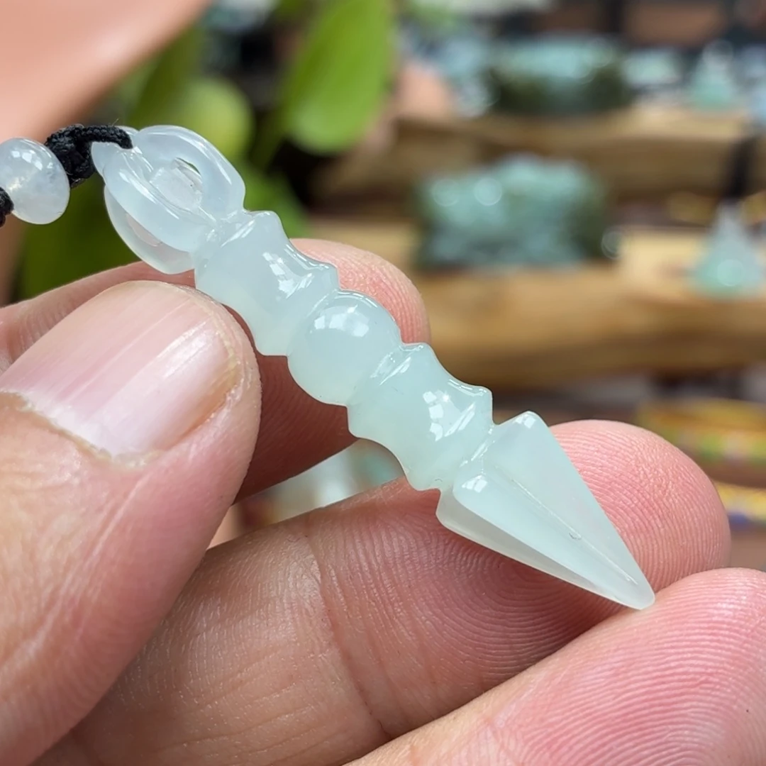 翡翠未镶嵌颈饰挂件