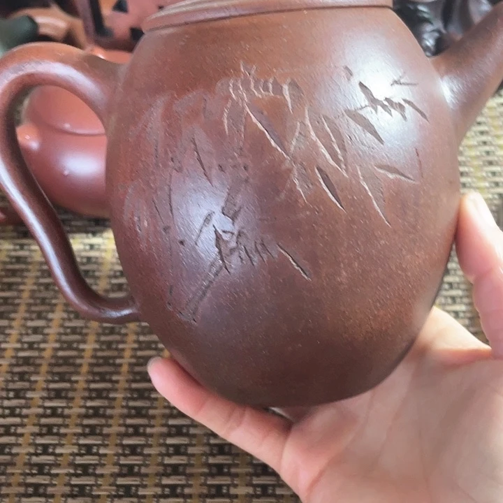 紫砂茶壶泥料手工制作的紫砂壶。