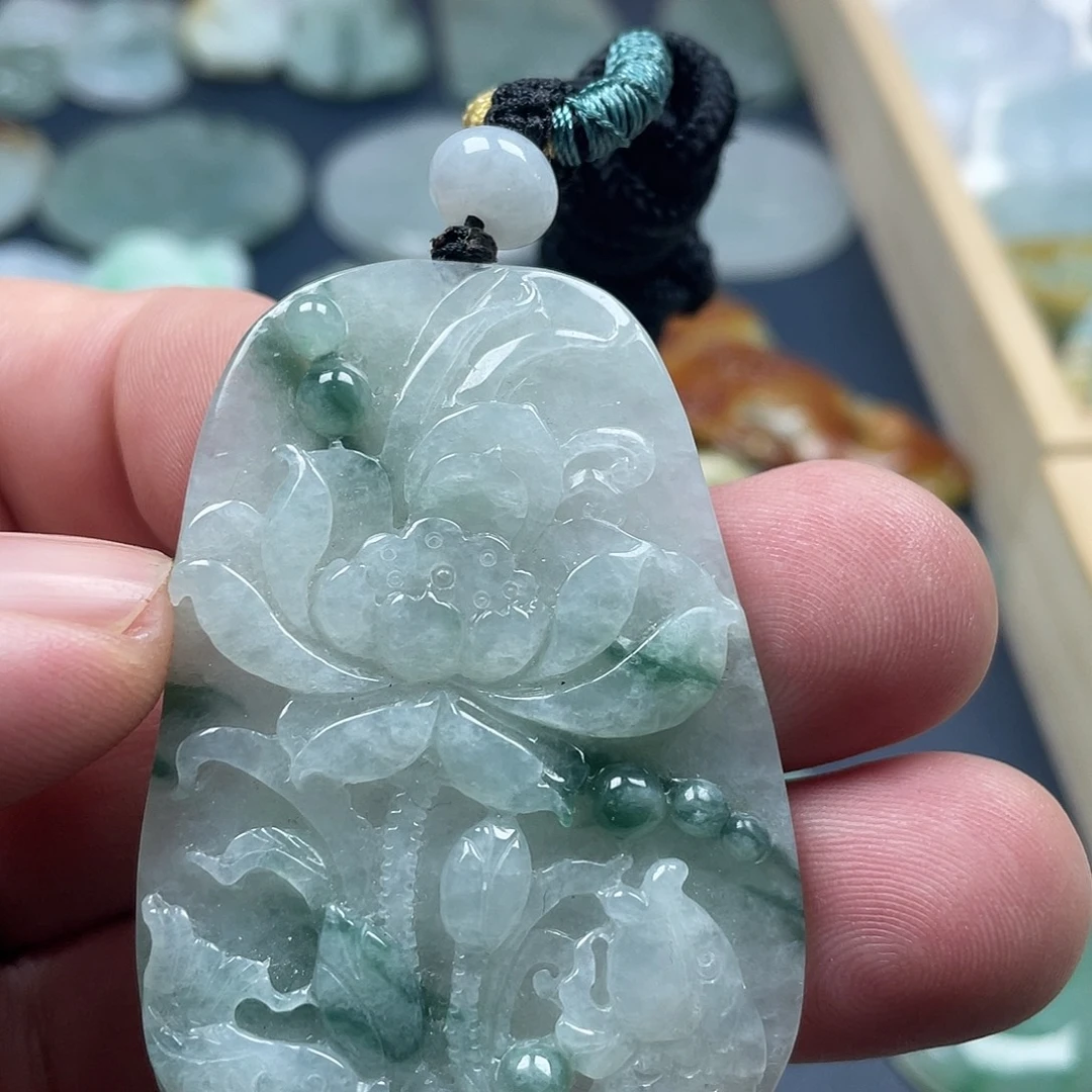 翡翠未镶嵌颈饰荷花鱼