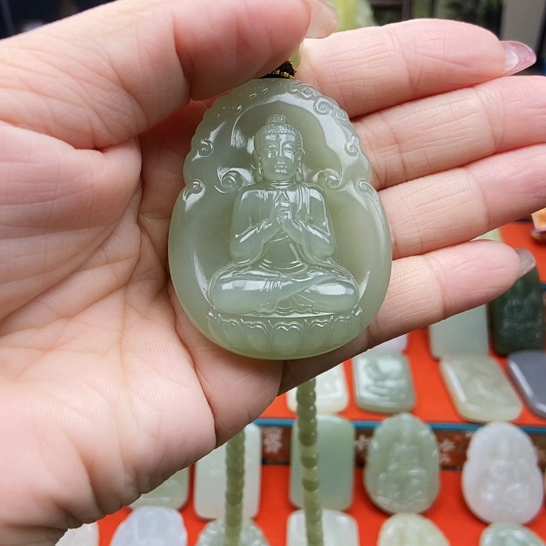 H***Q和田玉未镶嵌颈饰