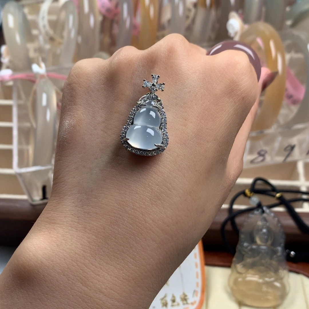 合金颈饰玛瑙/玉髓镶嵌葫芦吊坠