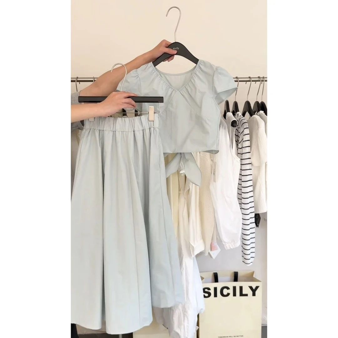 夏季温柔系穿搭2025新款韩版简约气质减龄上衣高腰显瘦裙子两件套