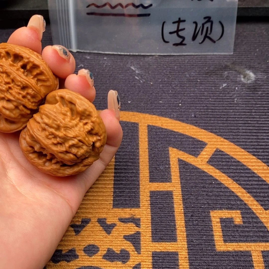 新***阳吊坠文玩核桃白狮子