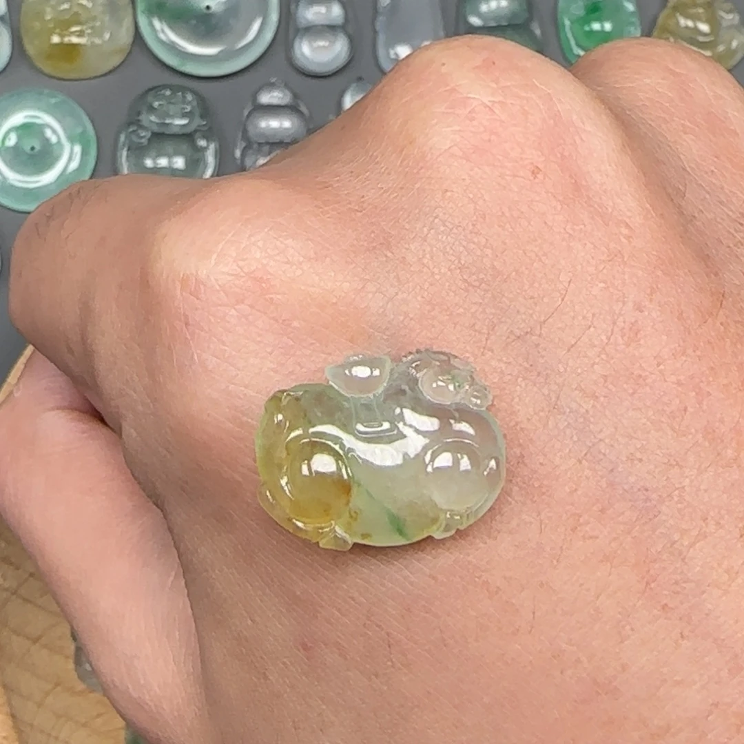 翡翠未镶嵌颈饰马上有钱