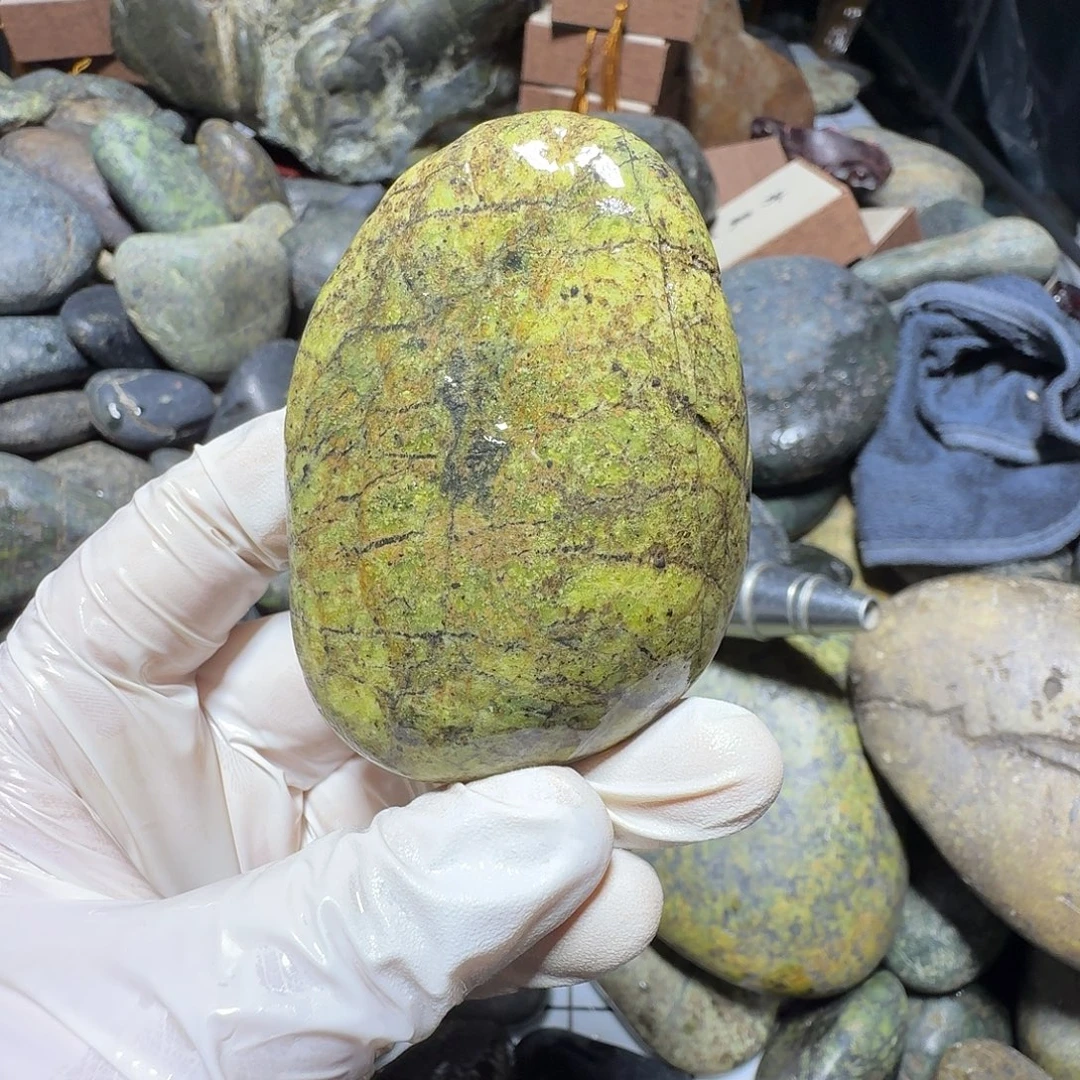 悦***语蛇纹石玉未镶嵌西藏藏玉药王石