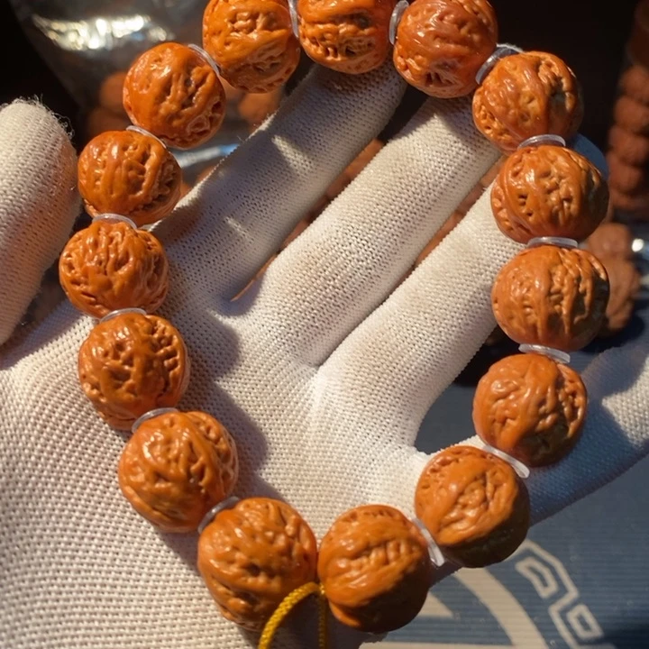 文玩核桃手串……88