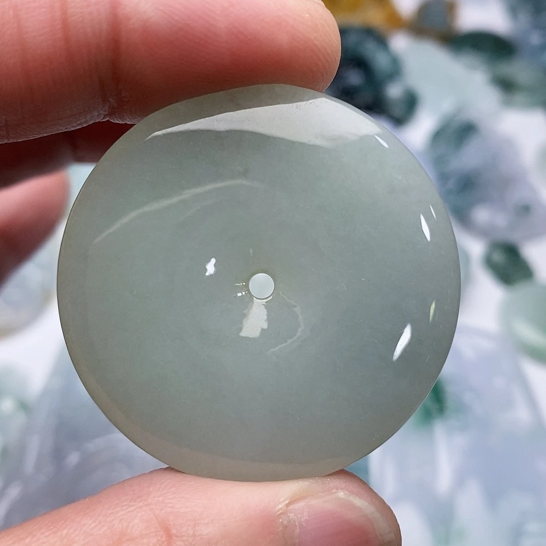 翡翠颈饰未镶嵌平安扣