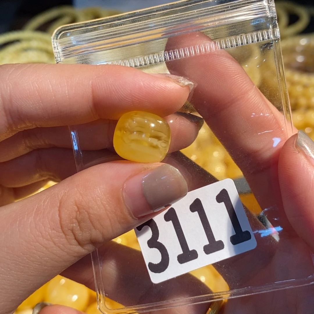 未镶嵌琥珀珠宝奇石3111