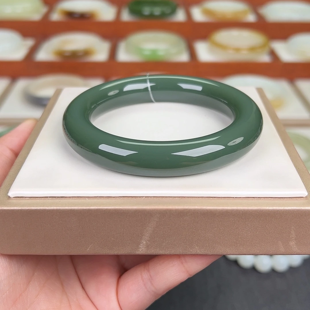 和田玉手镯未镶嵌粉青瓷蓝