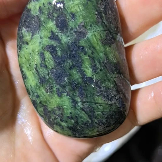 三***界有机玻璃藏玉药王石原石一个