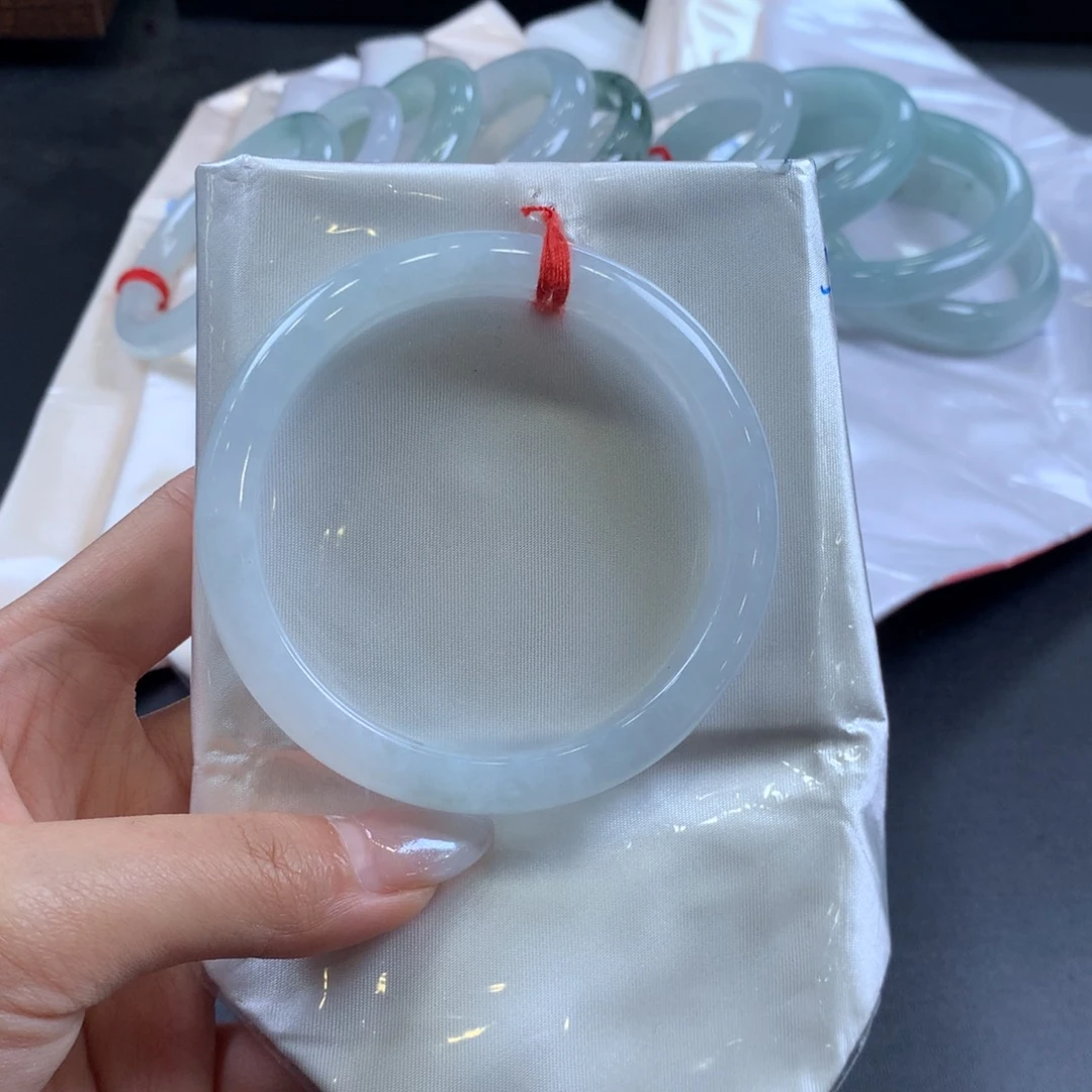 翡翠未镶嵌手镯60圈口
