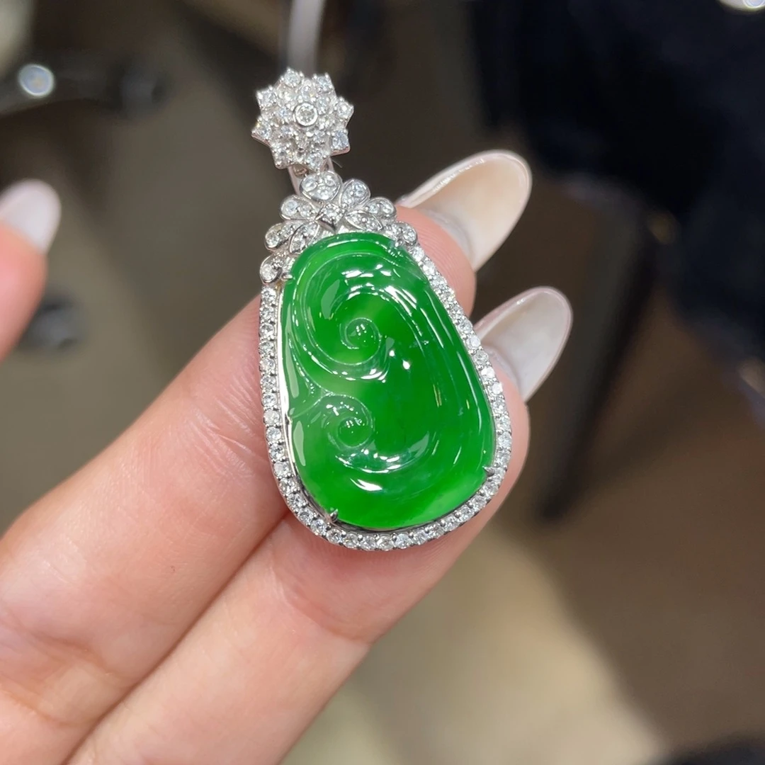 翡翠颈饰18K金镶嵌天然缅甸翡翠a货