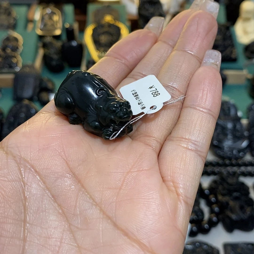 蛇纹石玉未镶嵌颈饰矿**包