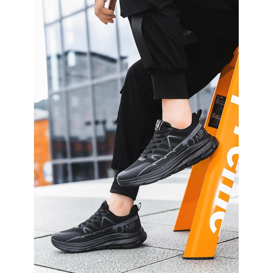 新款情侣鞋超轻运动户外跑鞋纯色透气网面鞋夏季网面轻便户外跑鞋