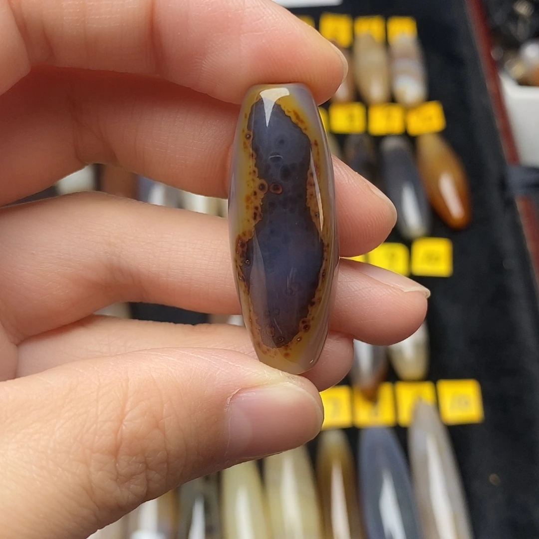 用***8玛瑙/玉髓未镶嵌颈饰